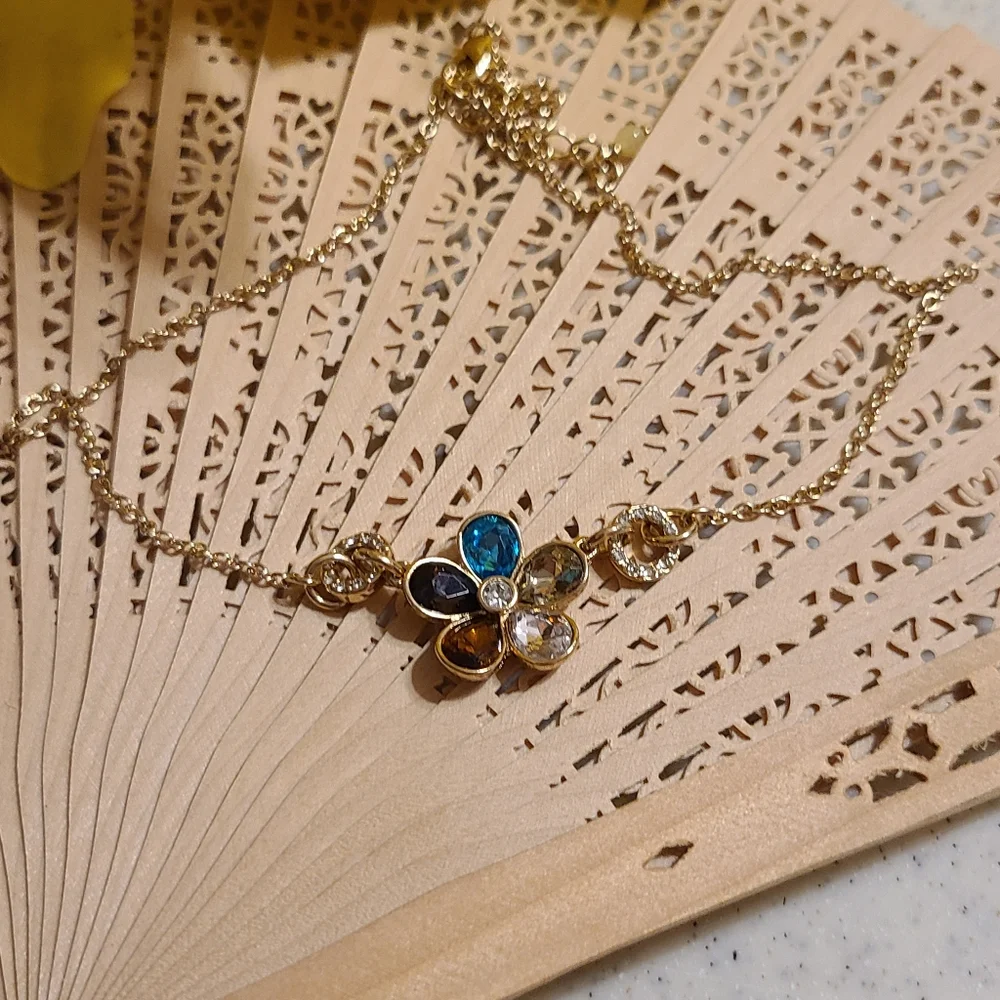 Ladies Necklace for sale